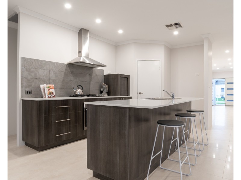 10 Flindell Avenue, Caversham WA 6055