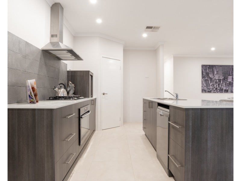 10 Flindell Avenue, Caversham WA 6055