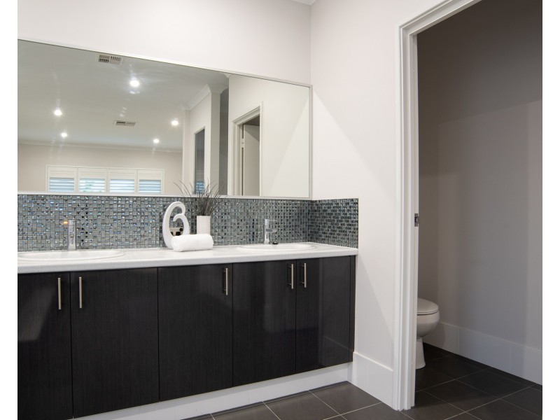 10 Flindell Avenue, Caversham WA 6055