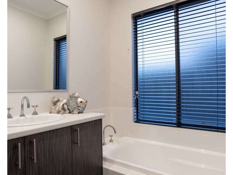 10 Flindell Avenue, Caversham WA 6055