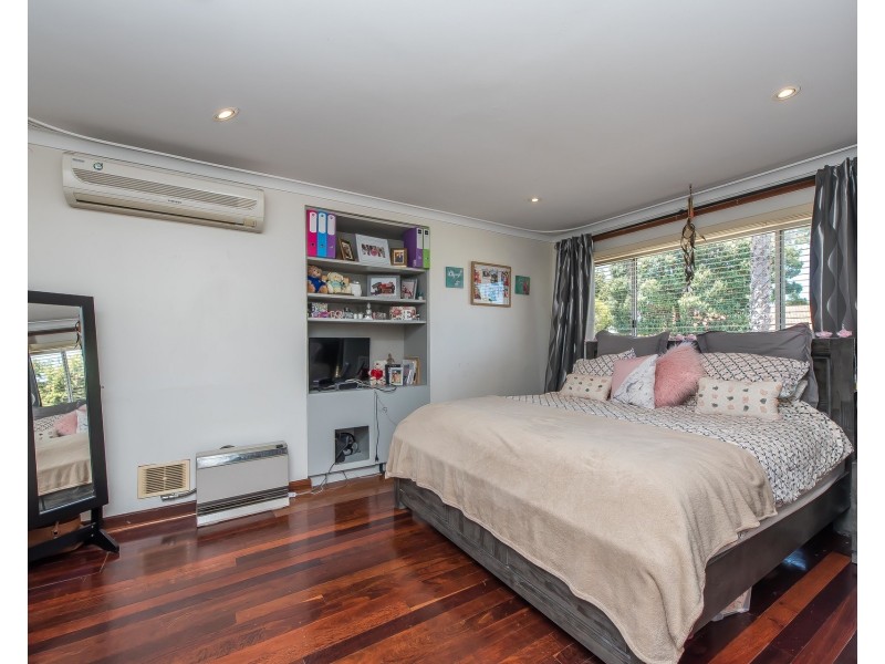 11 Oakland Avenue, Cloverdale WA 6105