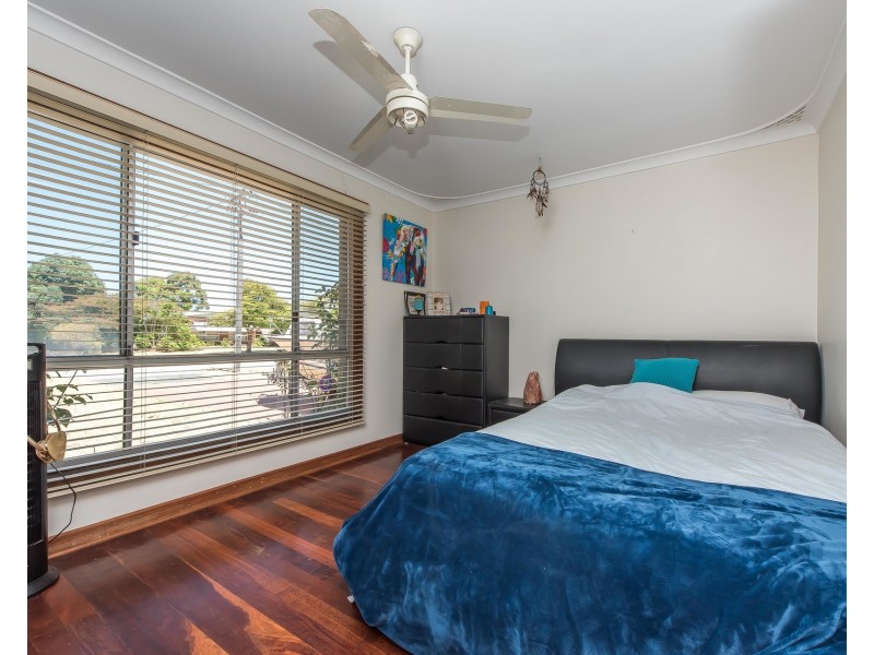 11 Oakland Avenue, Cloverdale WA 6105