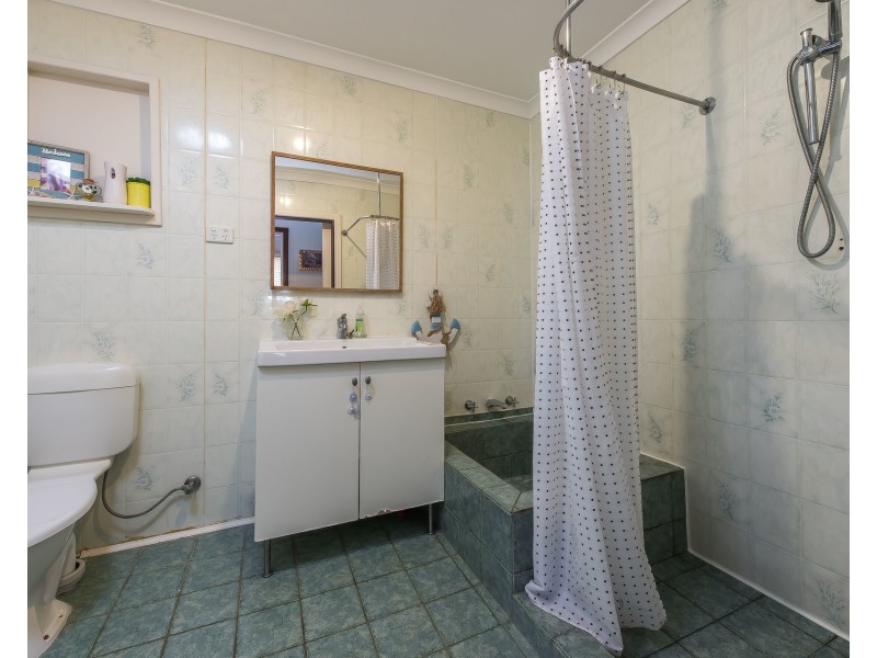 11 Oakland Avenue, Cloverdale WA 6105
