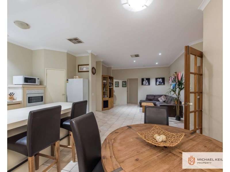 296 Robinson Avenue, Cloverdale WA 6105