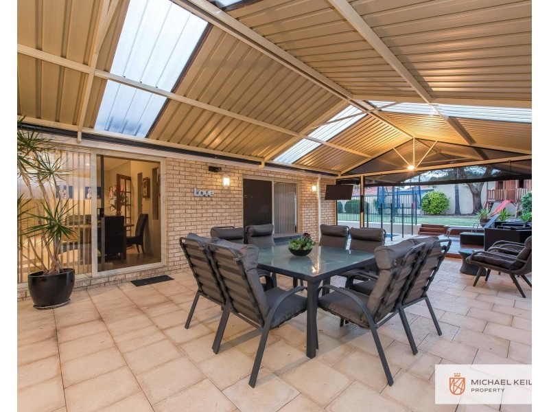 296 Robinson Avenue, Cloverdale WA 6105