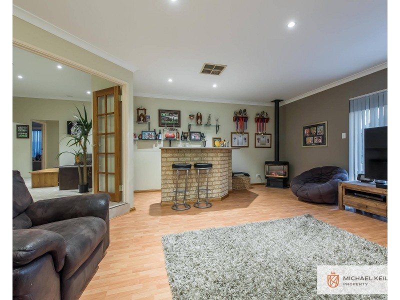 296 Robinson Avenue, Cloverdale WA 6105