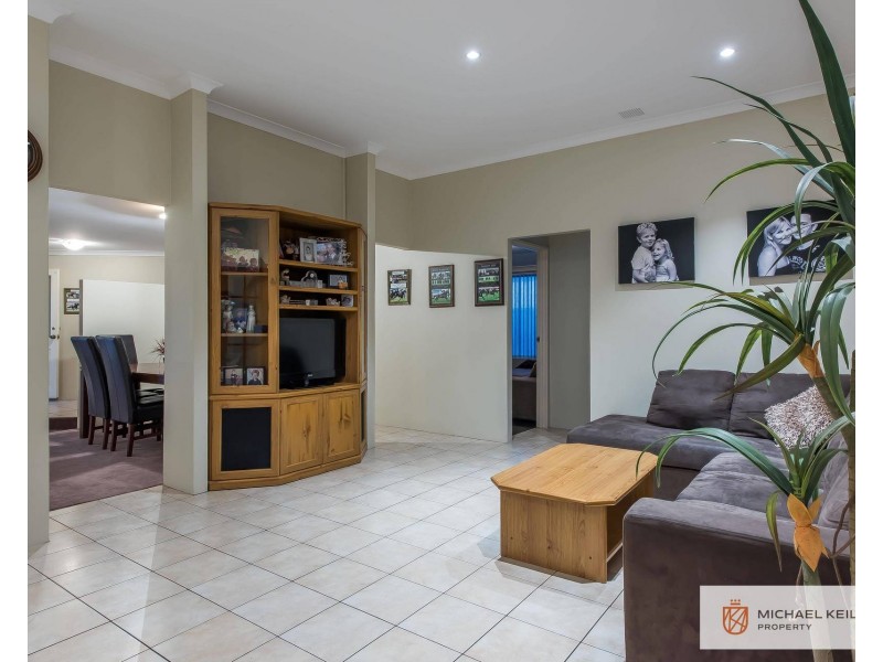 296 Robinson Avenue, Cloverdale WA 6105