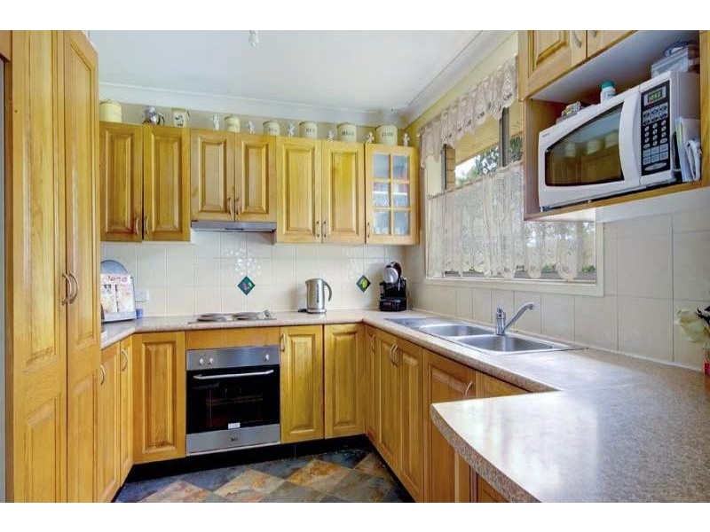 33 Ena Avenue, Dapto NSW 2530