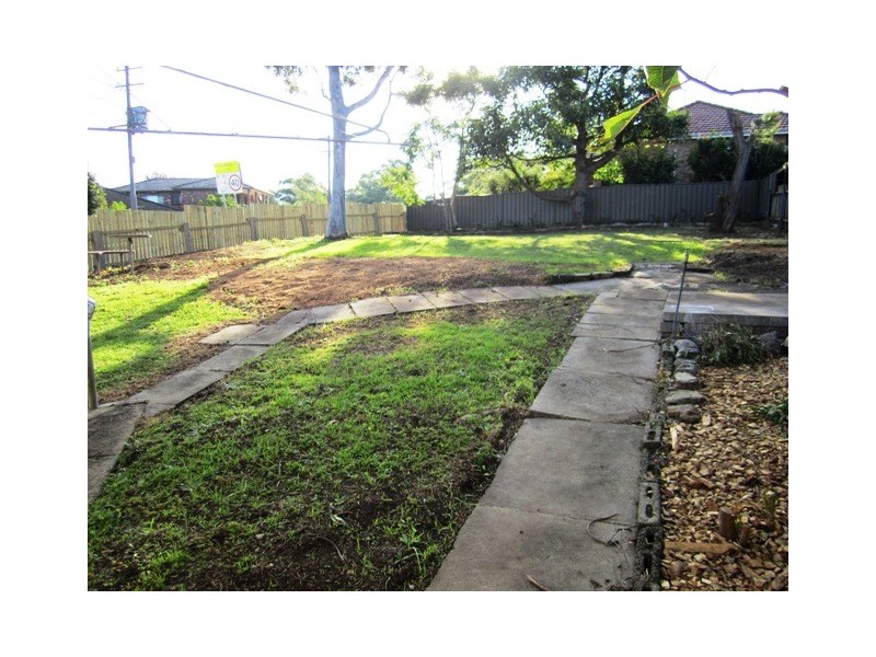 8 Outlook Drive, Figtree NSW 2525