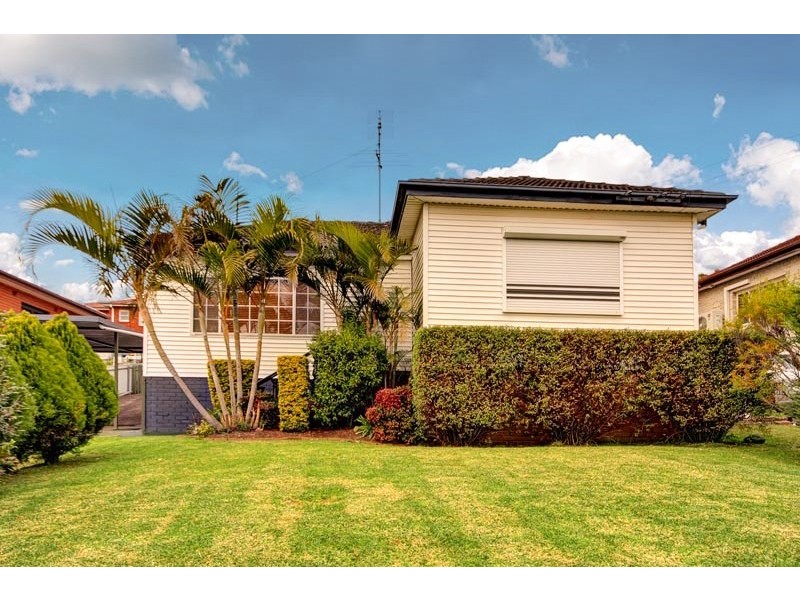 17 Beatus Street, Unanderra NSW 2526