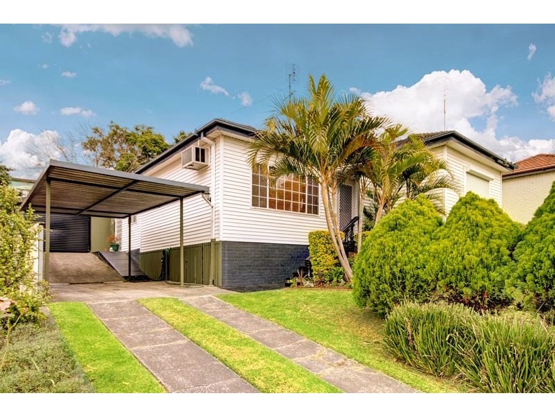 17 Beatus Street, Unanderra NSW 2526
