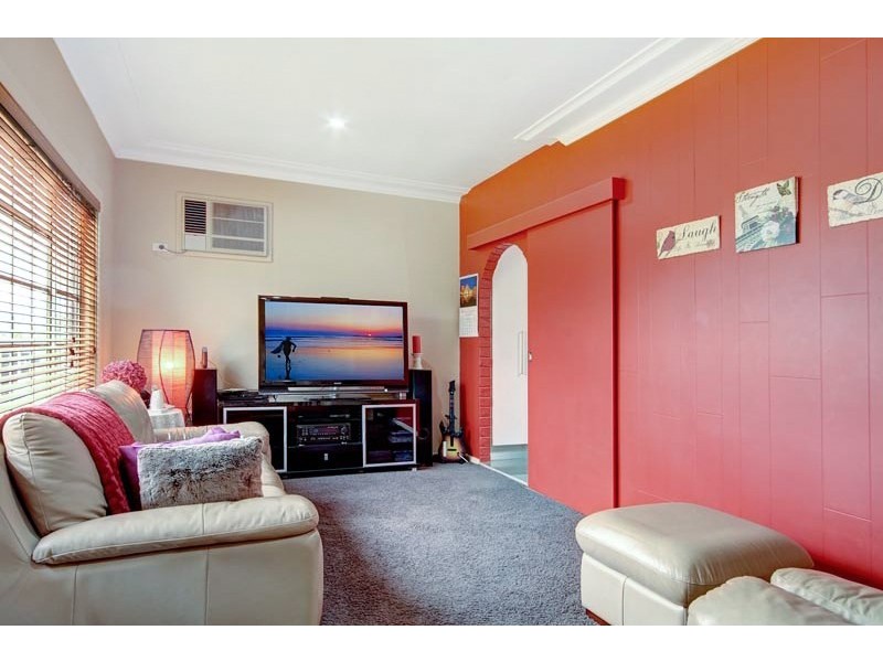 17 Beatus Street, Unanderra NSW 2526