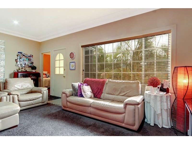 17 Beatus Street, Unanderra NSW 2526