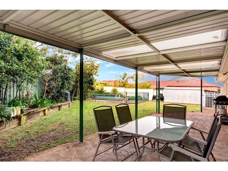 16 Selwyn Grove, Horsley NSW 2530