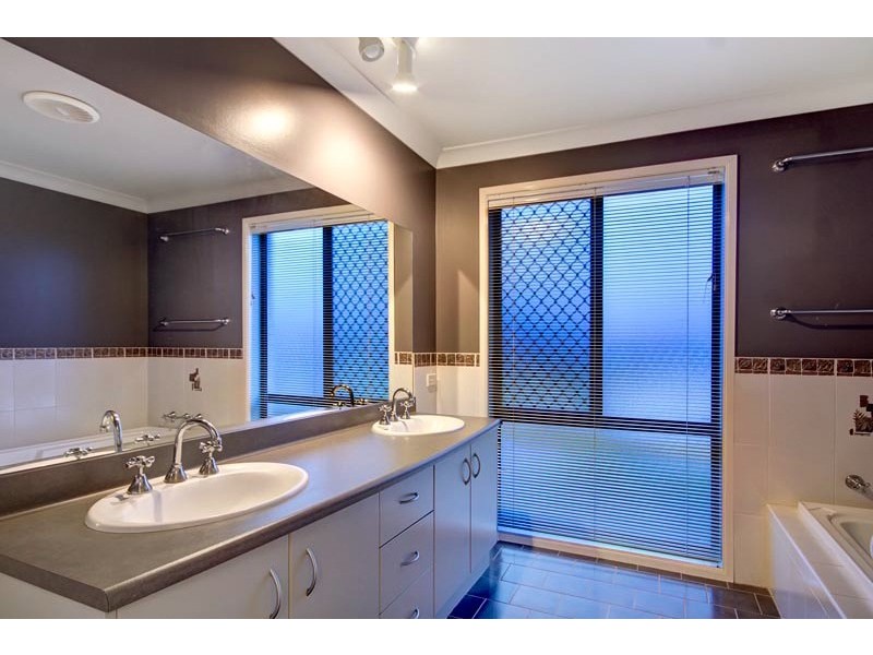 10 Shiraz Drive, Dapto NSW 2530