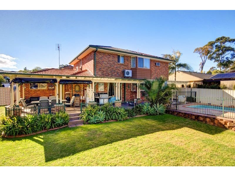 15 Carlon Crescent, Farmborough Heights NSW 2526