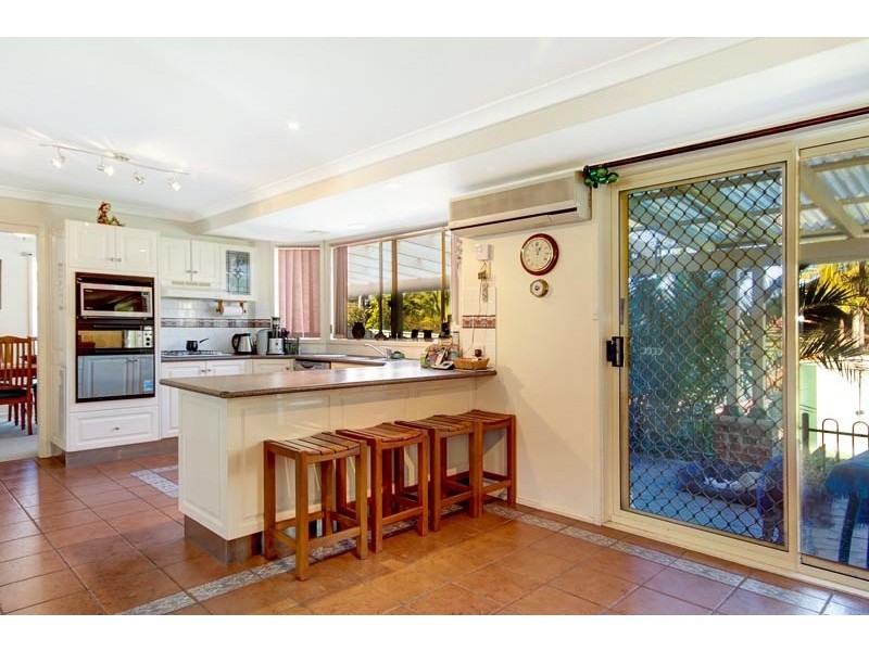 15 Carlon Crescent, Farmborough Heights NSW 2526