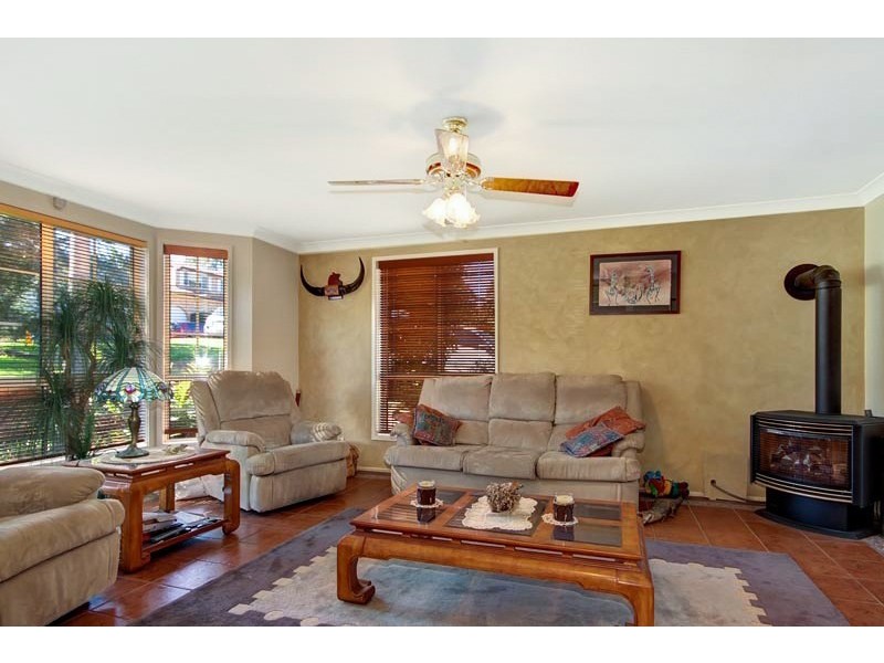 15 Carlon Crescent, Farmborough Heights NSW 2526