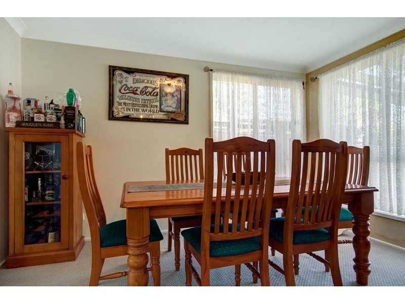 15 Carlon Crescent, Farmborough Heights NSW 2526