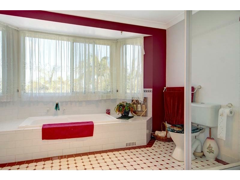 15 Carlon Crescent, Farmborough Heights NSW 2526