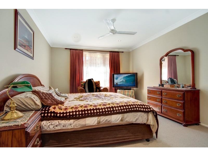 15 Carlon Crescent, Farmborough Heights NSW 2526