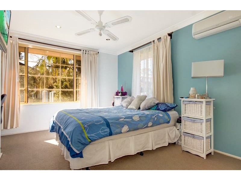 15 Carlon Crescent, Farmborough Heights NSW 2526