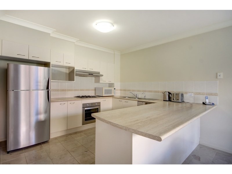 2/4a Tallegalla Street, Unanderra NSW 2526