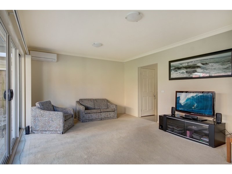 2/4a Tallegalla Street, Unanderra NSW 2526