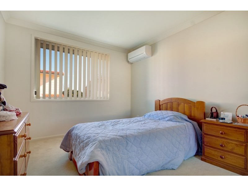 2/4a Tallegalla Street, Unanderra NSW 2526