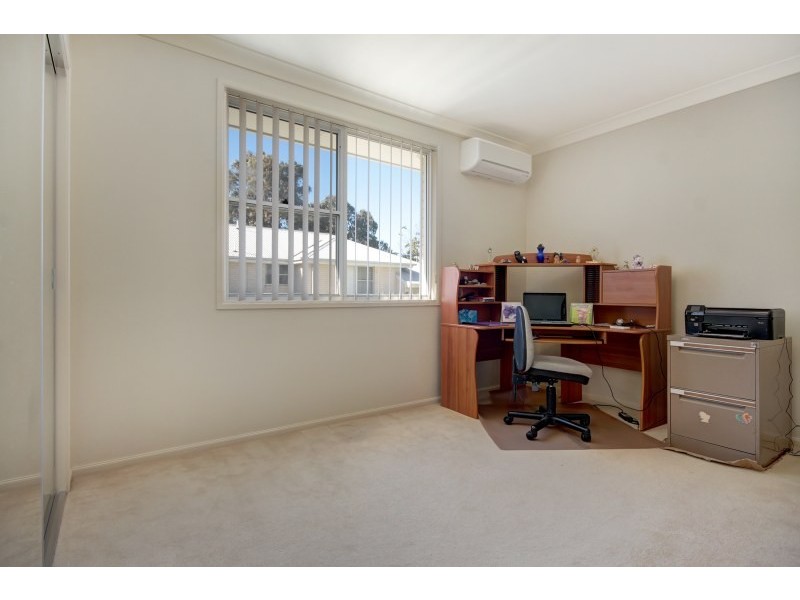 2/4a Tallegalla Street, Unanderra NSW 2526
