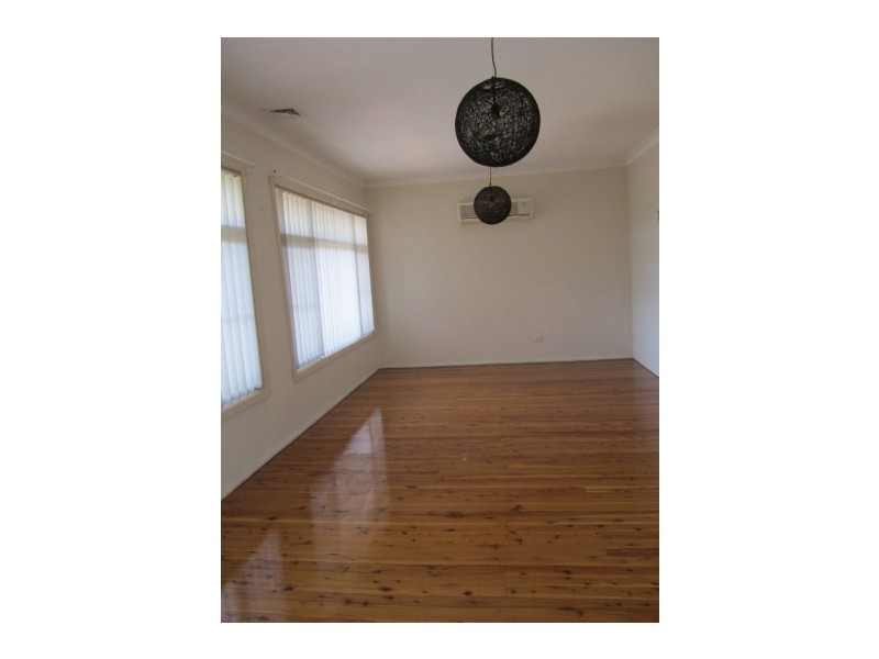 8 Burrell Crescent, Dapto NSW 2530