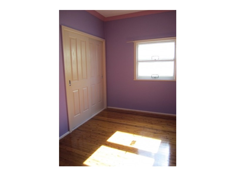 8 Burrell Crescent, Dapto NSW 2530