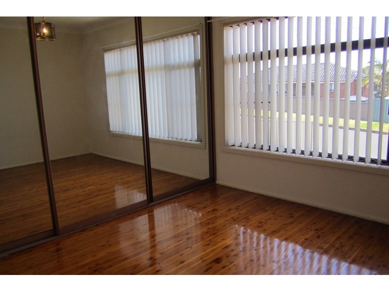 8 Burrell Crescent, Dapto NSW 2530