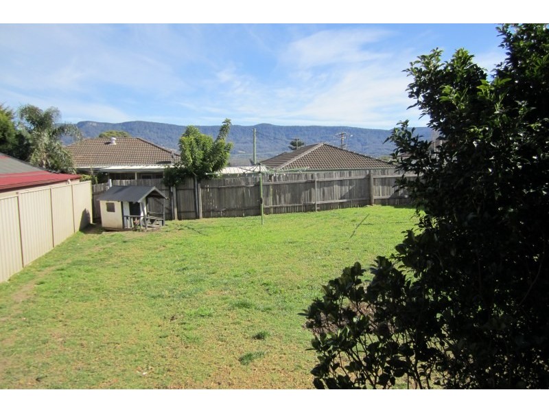 8 Burrell Crescent, Dapto NSW 2530