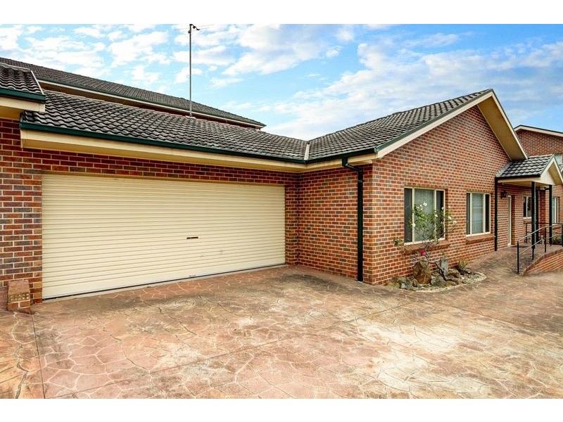 2/18 Rowland Avenue, Wollongong NSW 2500