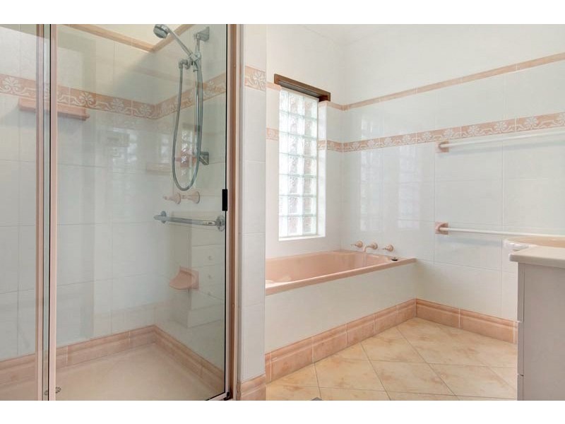 2/18 Rowland Avenue, Wollongong NSW 2500