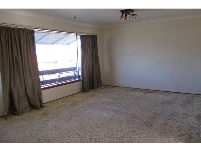 42 Rushton Drive, Kanahooka NSW 2530