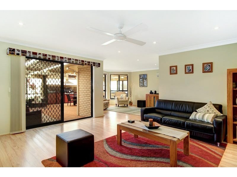 11 Unyah Place, Kanahooka NSW 2530