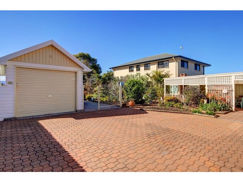 56 Addison Avenue, Lake Illawarra NSW 2528