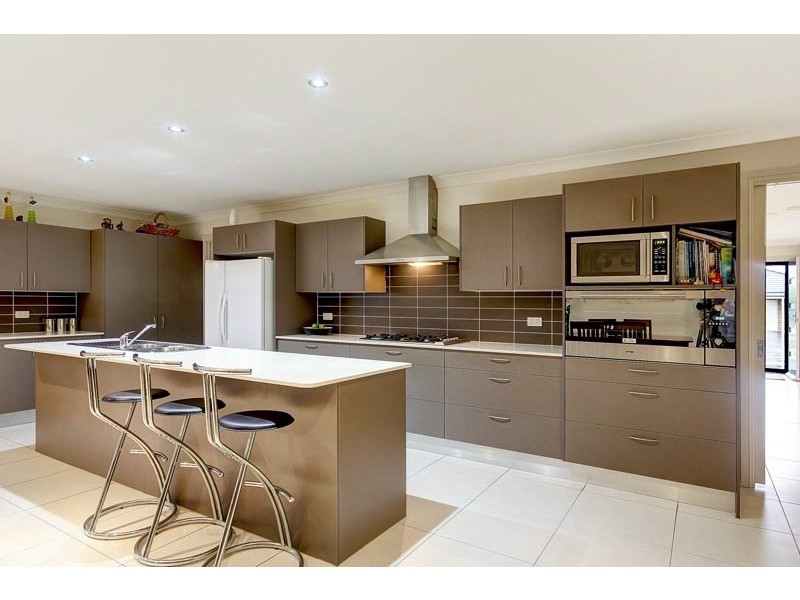 10 Shoreline Avenue, Haywards Bay NSW 2530