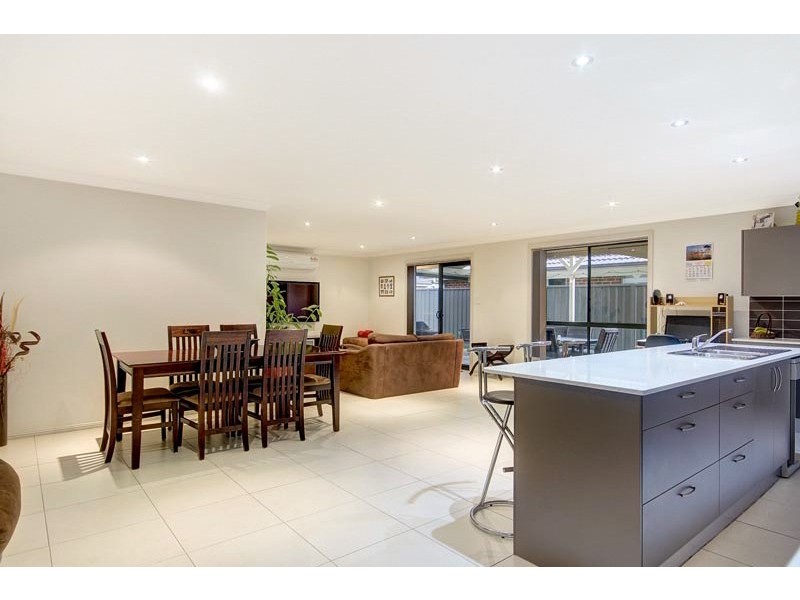 10 Shoreline Avenue, Haywards Bay NSW 2530