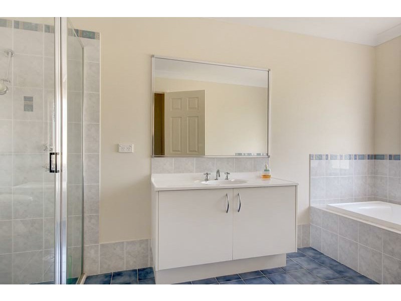 2 Erin Place, Horsley NSW 2530