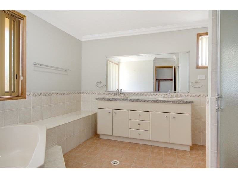 33 Glengarry Way, Horsley NSW 2530