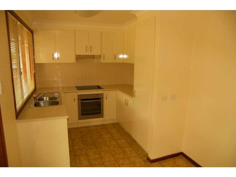 8 Lucas Drive, Horsley NSW 2530