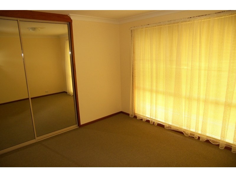 8 Lucas Drive, Horsley NSW 2530