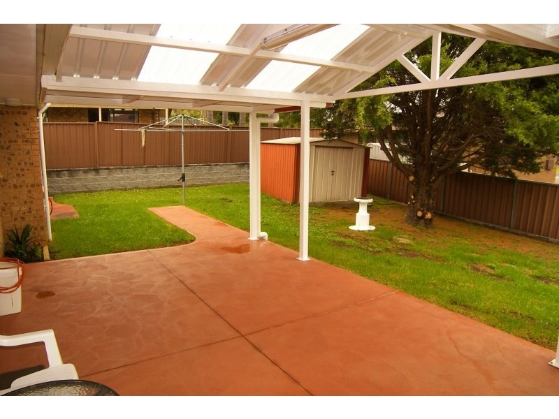 8 Lucas Drive, Horsley NSW 2530