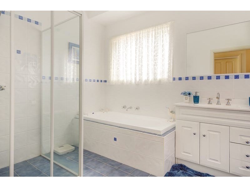 6 Grantham Close, Kanahooka NSW 2530