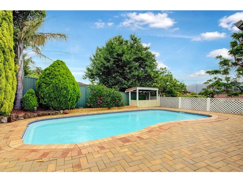 4 Darren Avenue, Kanahooka NSW 2530