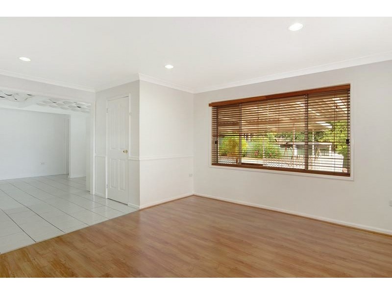 4 Darren Avenue, Kanahooka NSW 2530