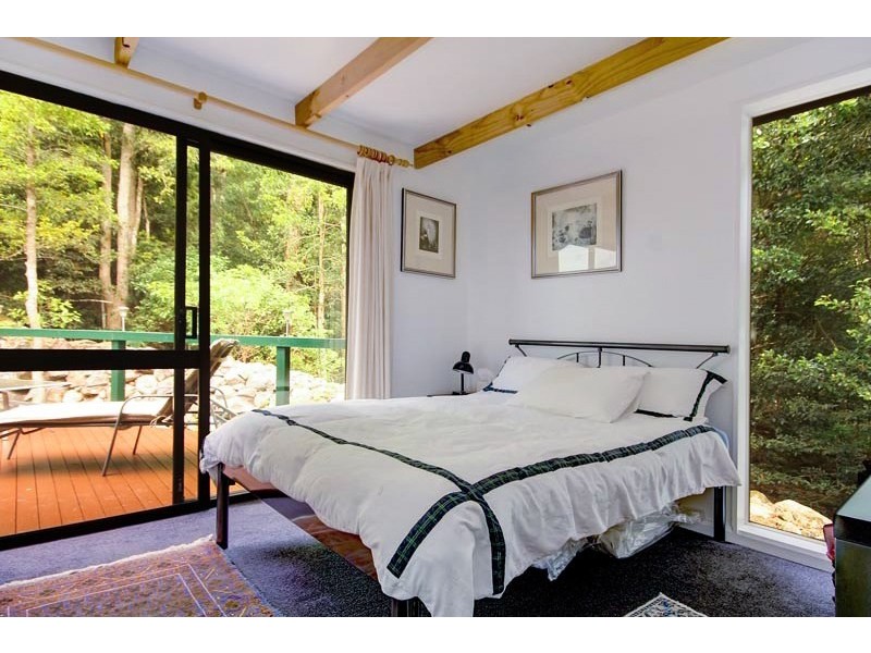 102 Mellows Road, Calderwood NSW 2527